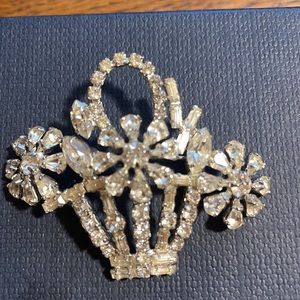 Sparkly vintage rhinestone brooch.